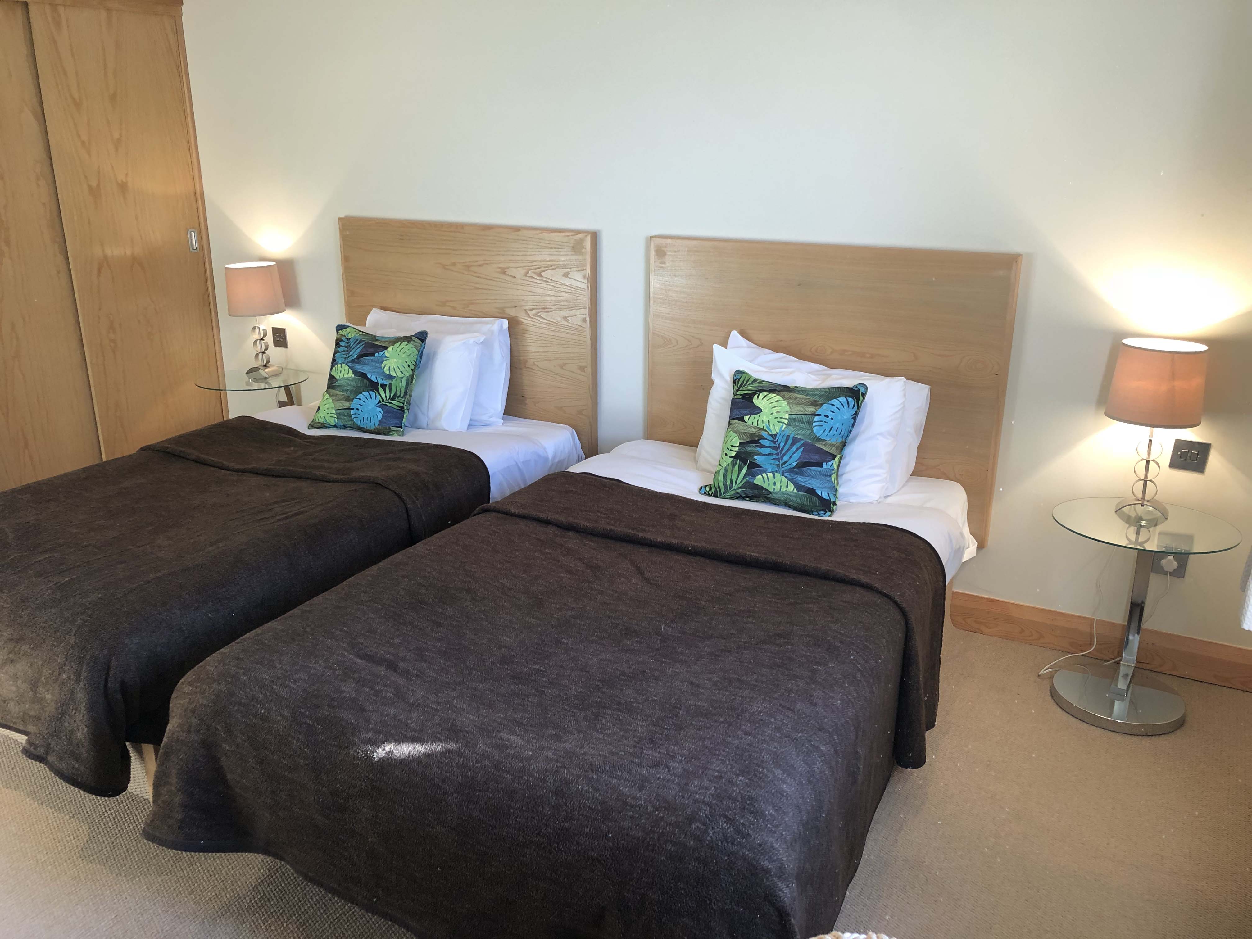 Large Twin Room - Image 2