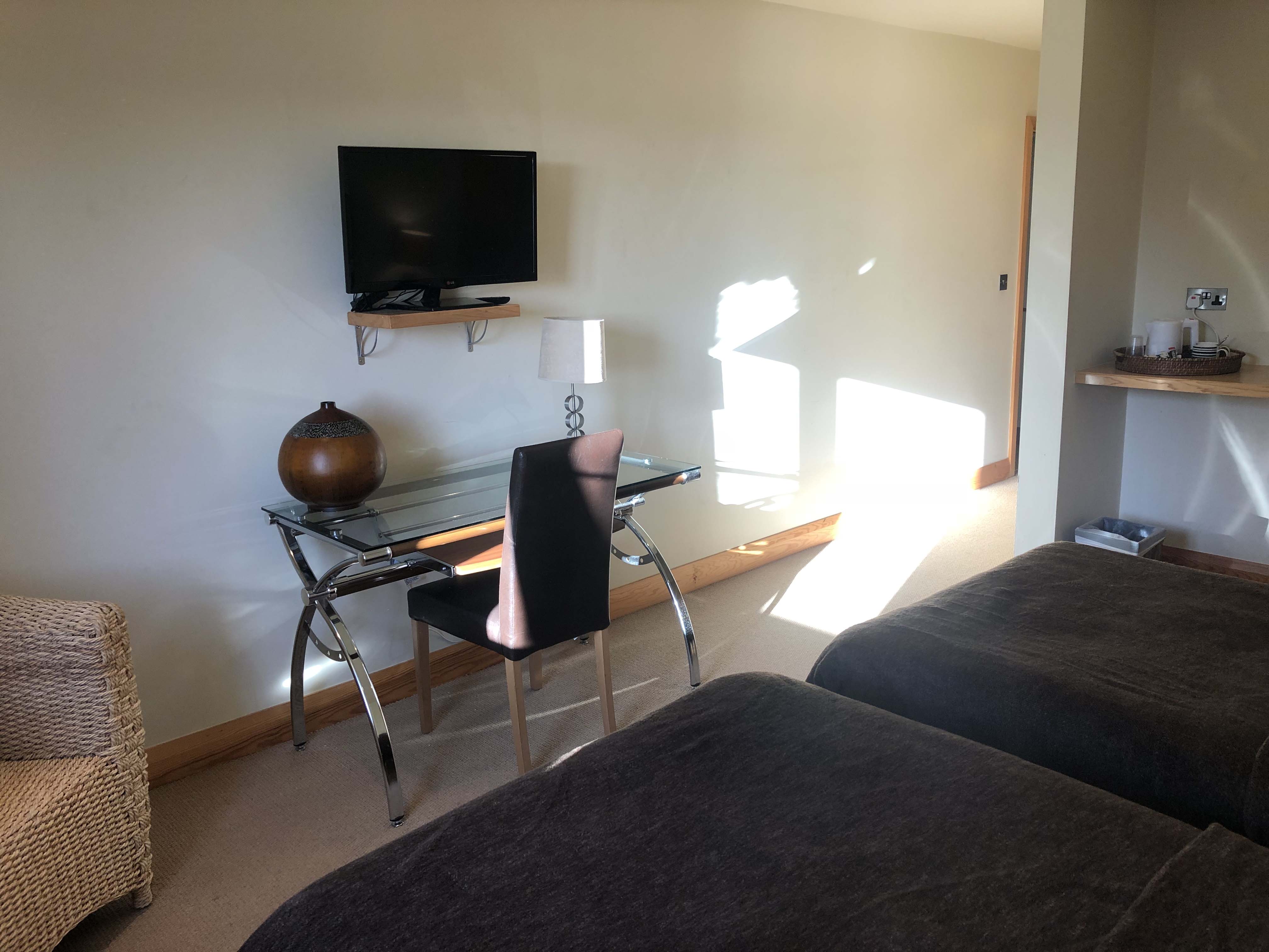 Large Twin Room - Image 3