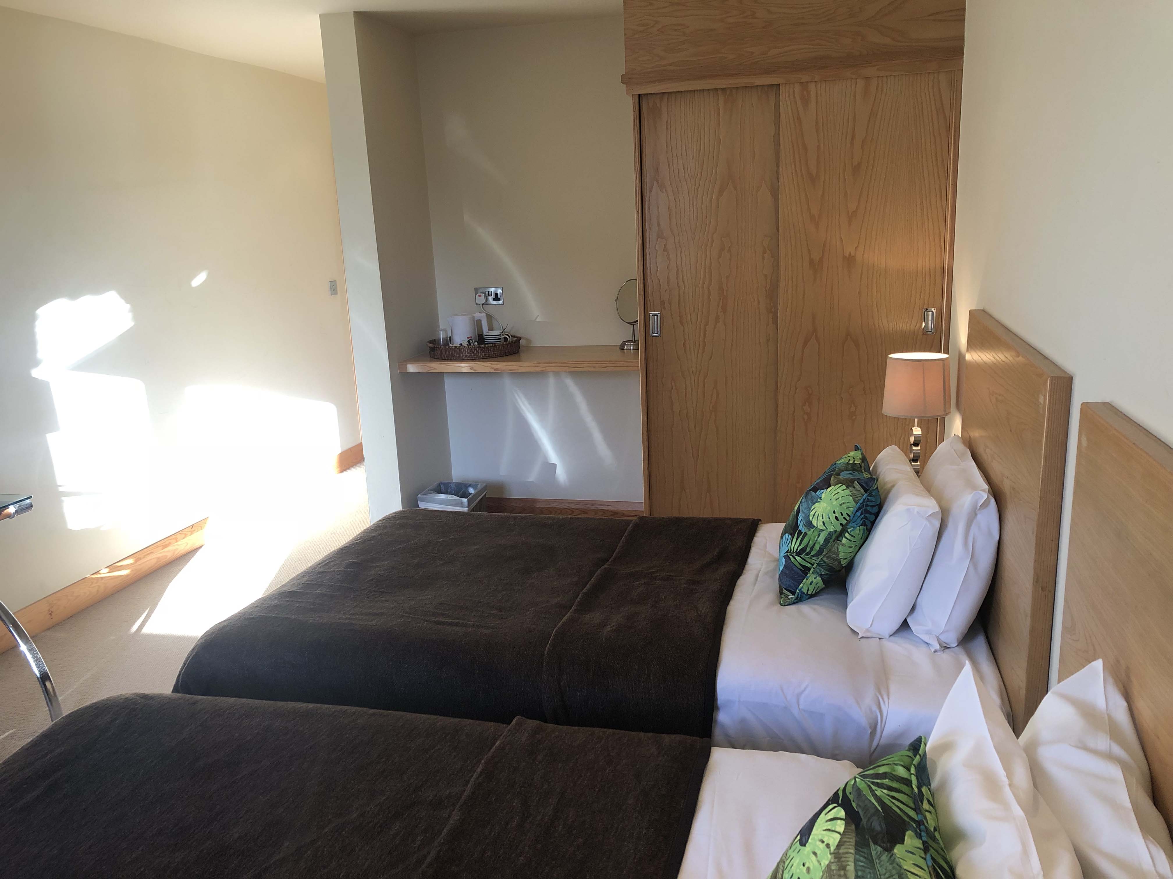 Large Twin Room - Image 4