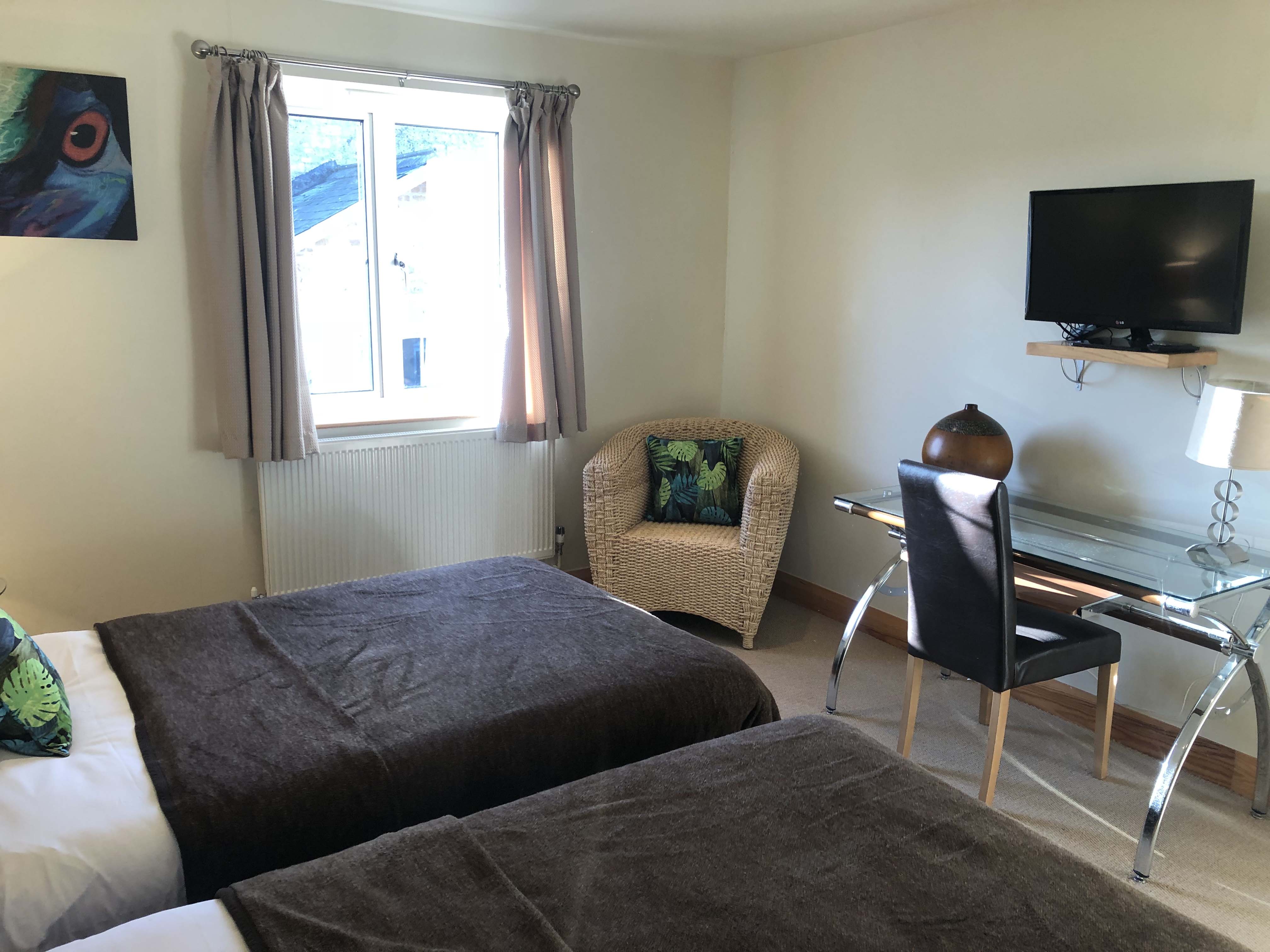 Large Twin Room - Image 5