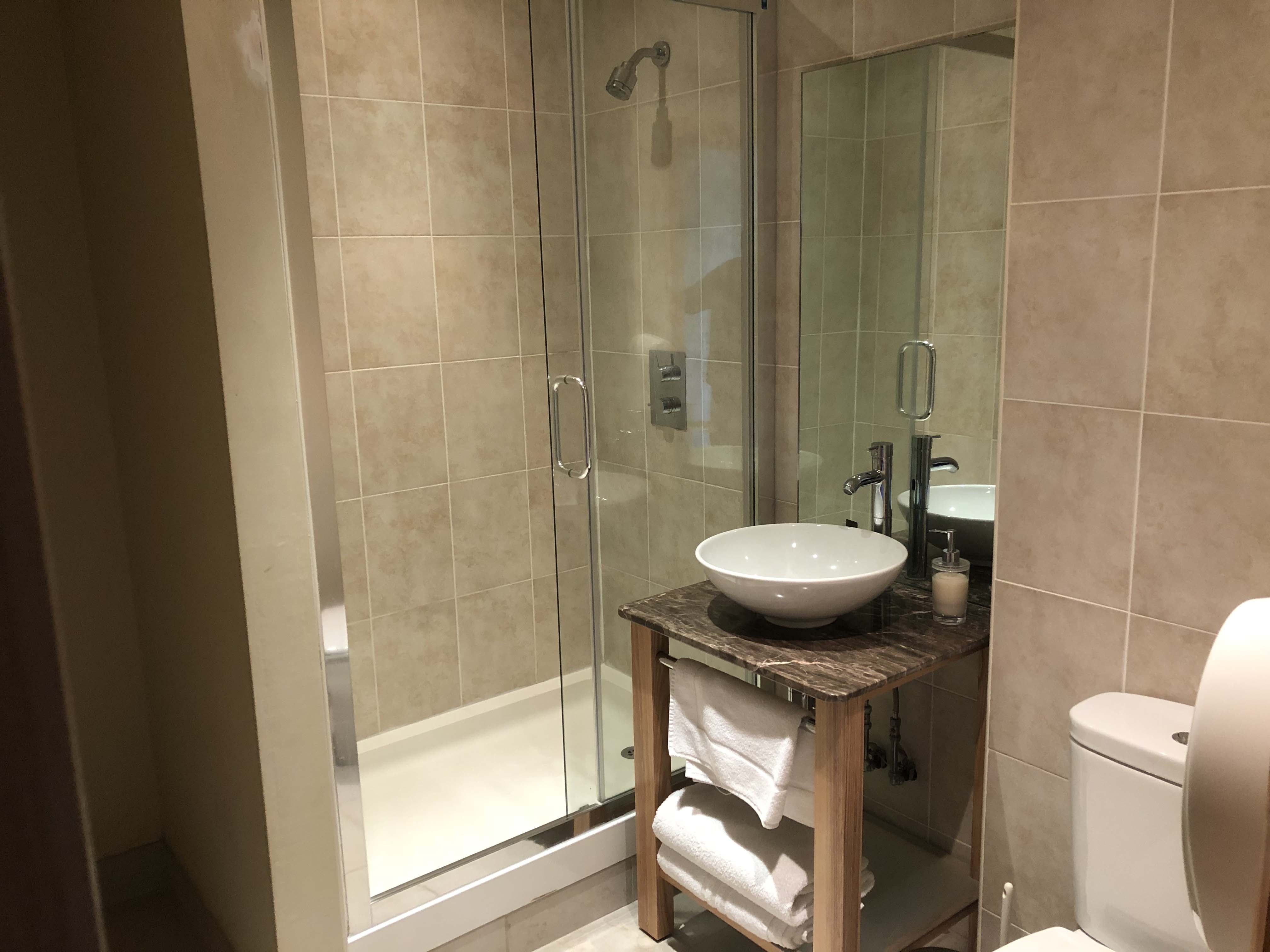 Large Twin Room - Image 6