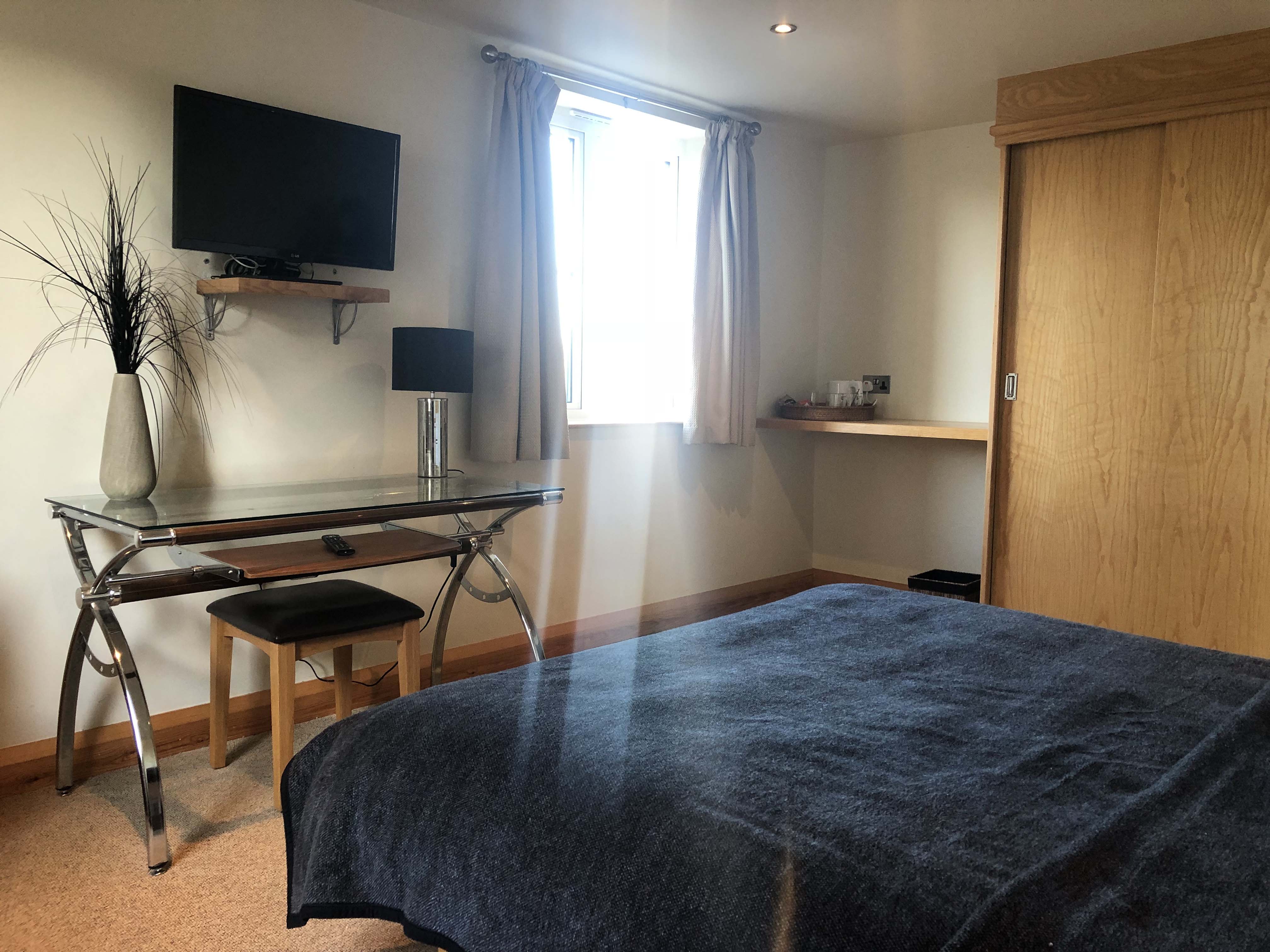 Large Double Room - Image 3