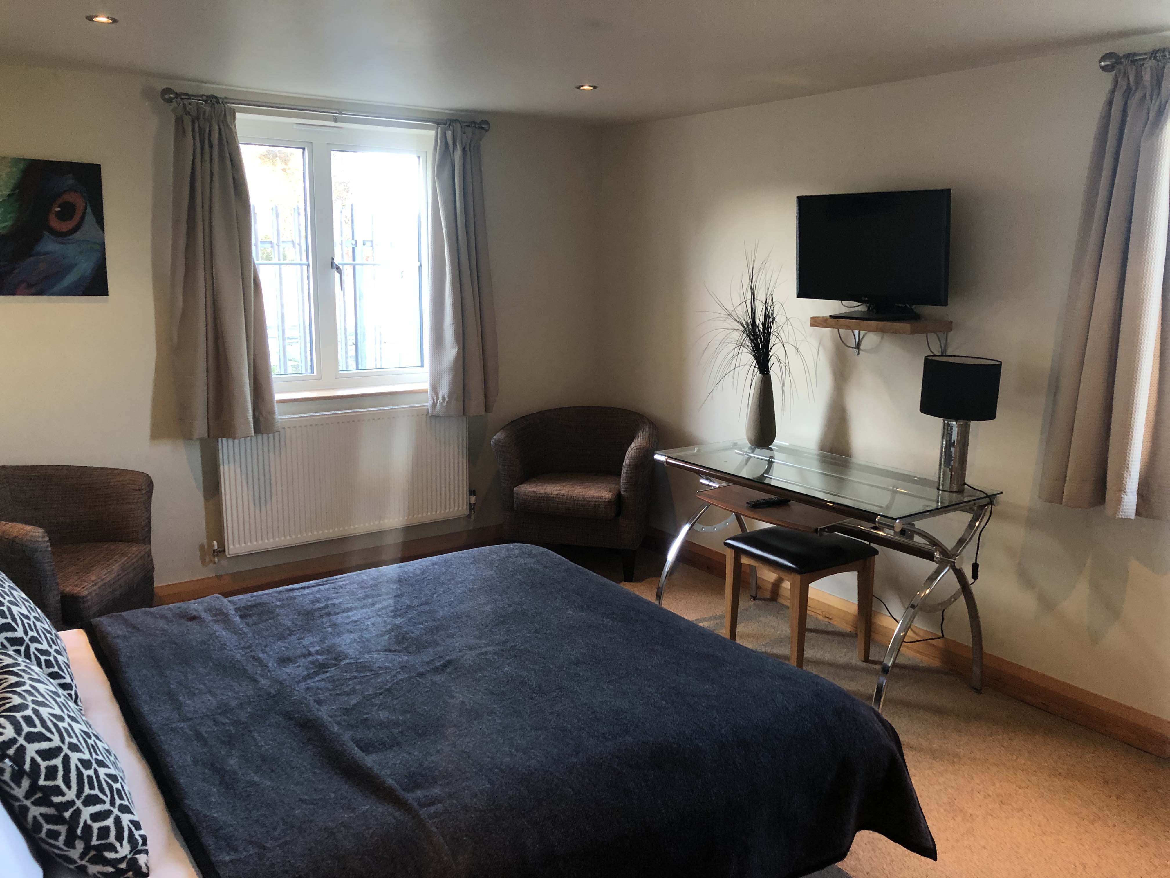 Large Double Room - Image 7