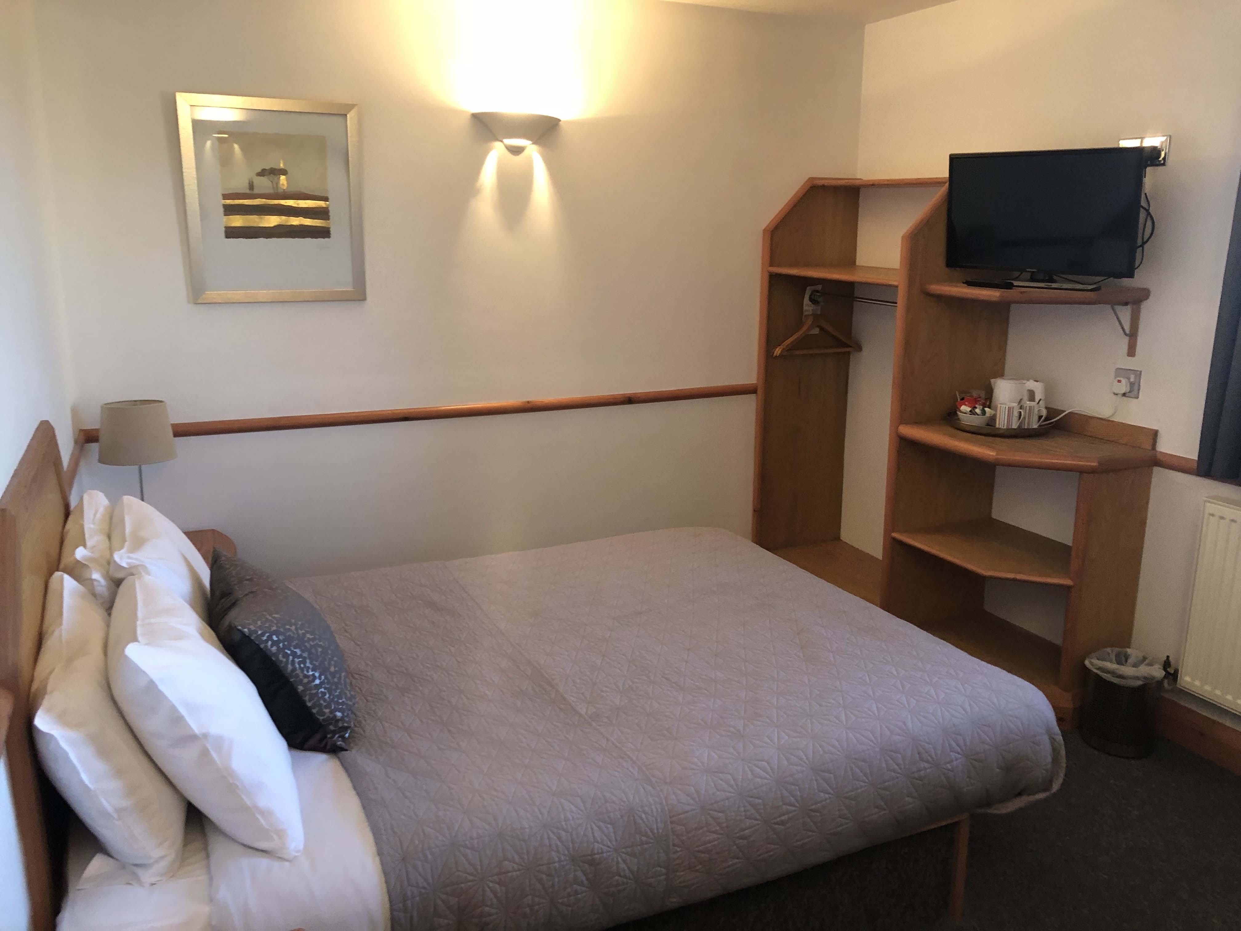 Standard Double Room - Image 5