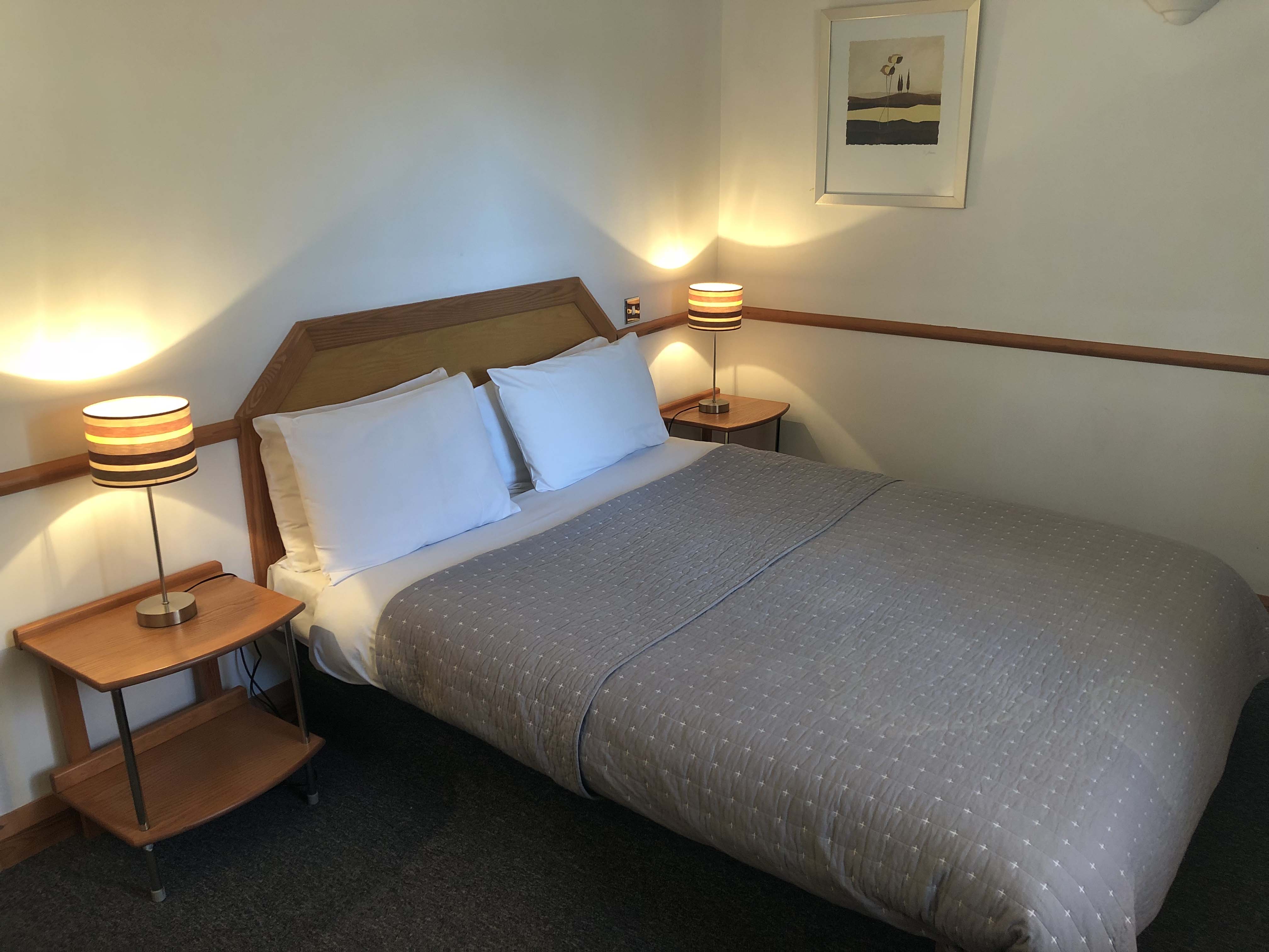 Standard Double Room - Image 7