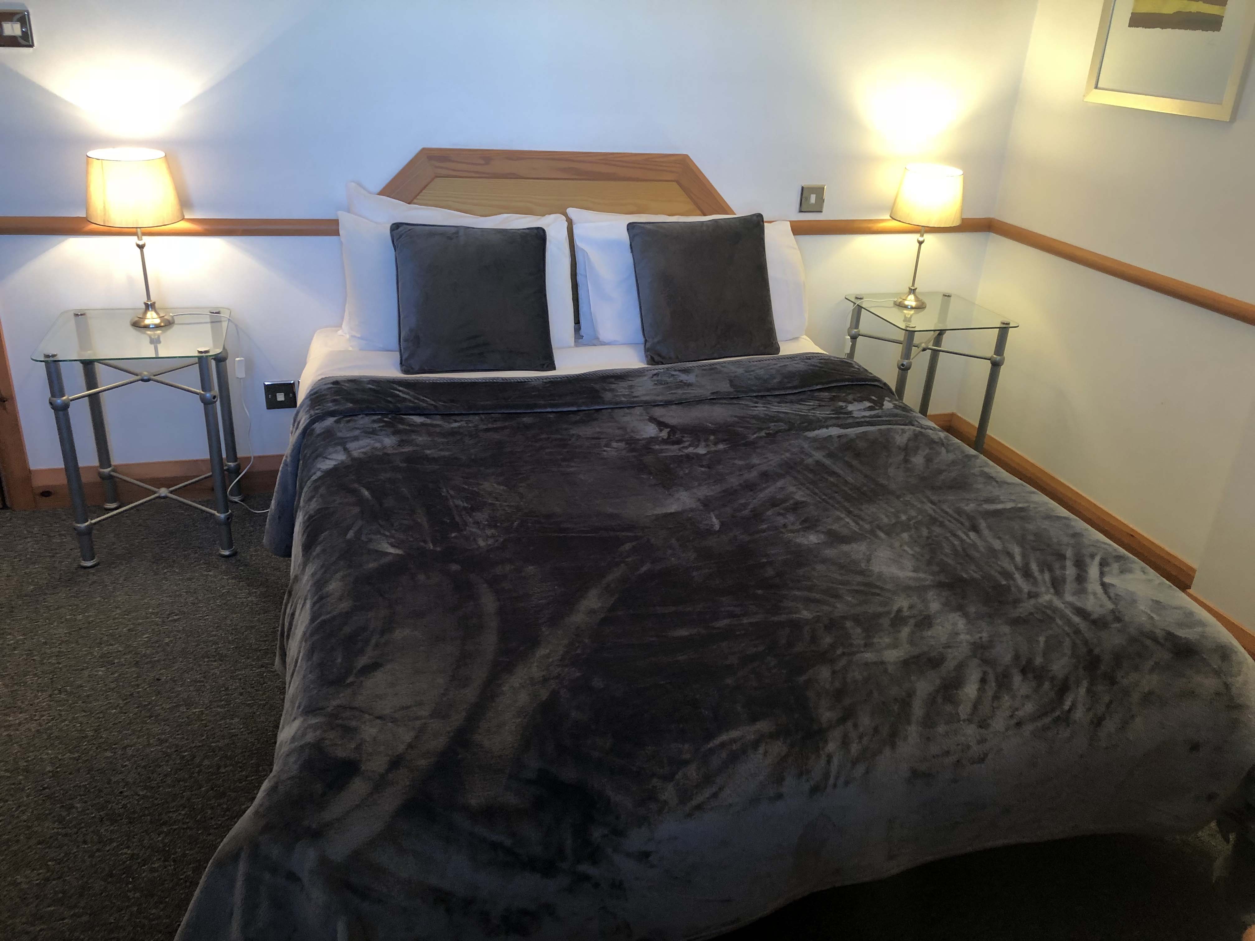 Standard Double Room - Image 9