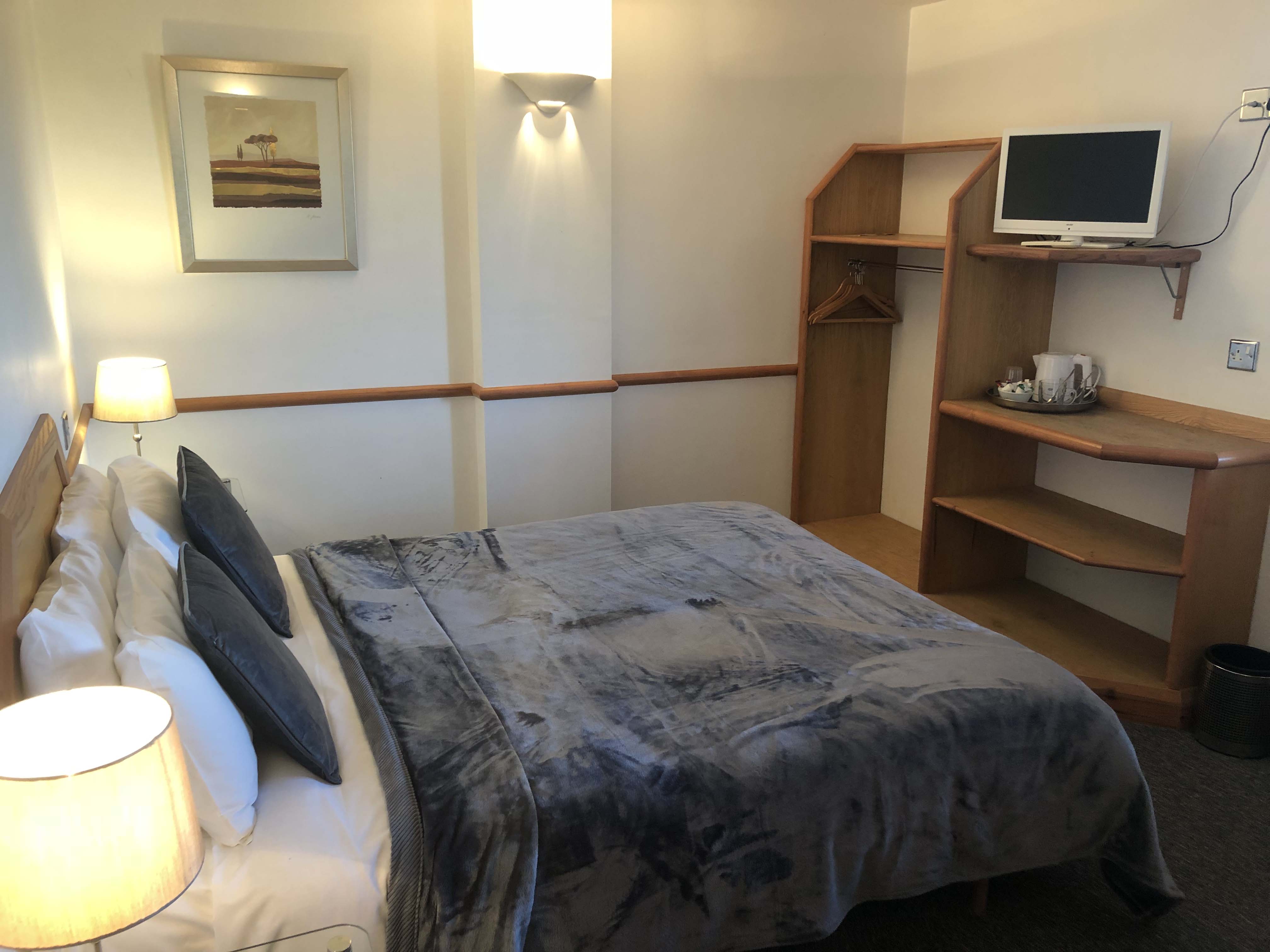 Standard Double Room - Image 10