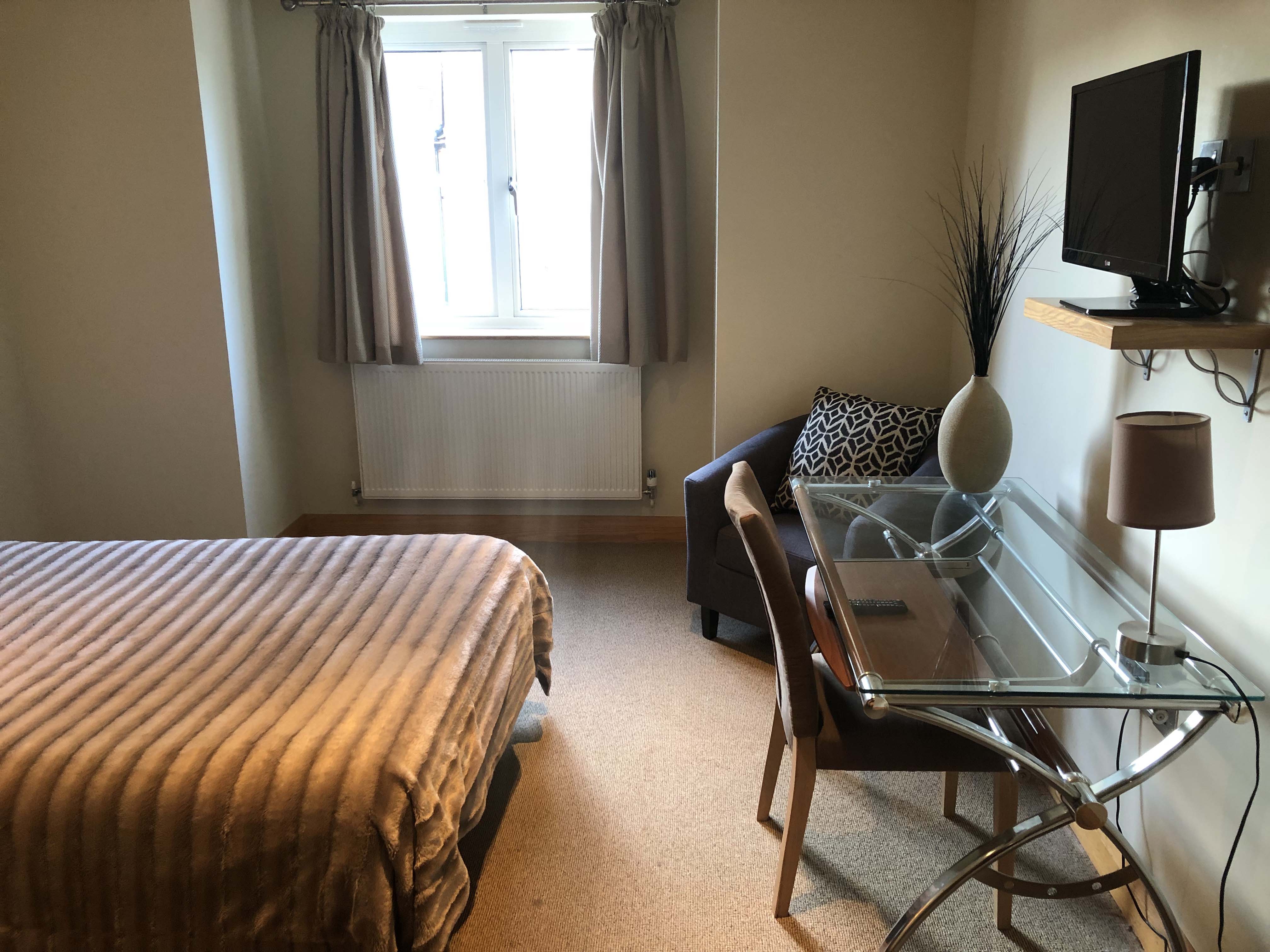 Large Single Room - Image 2