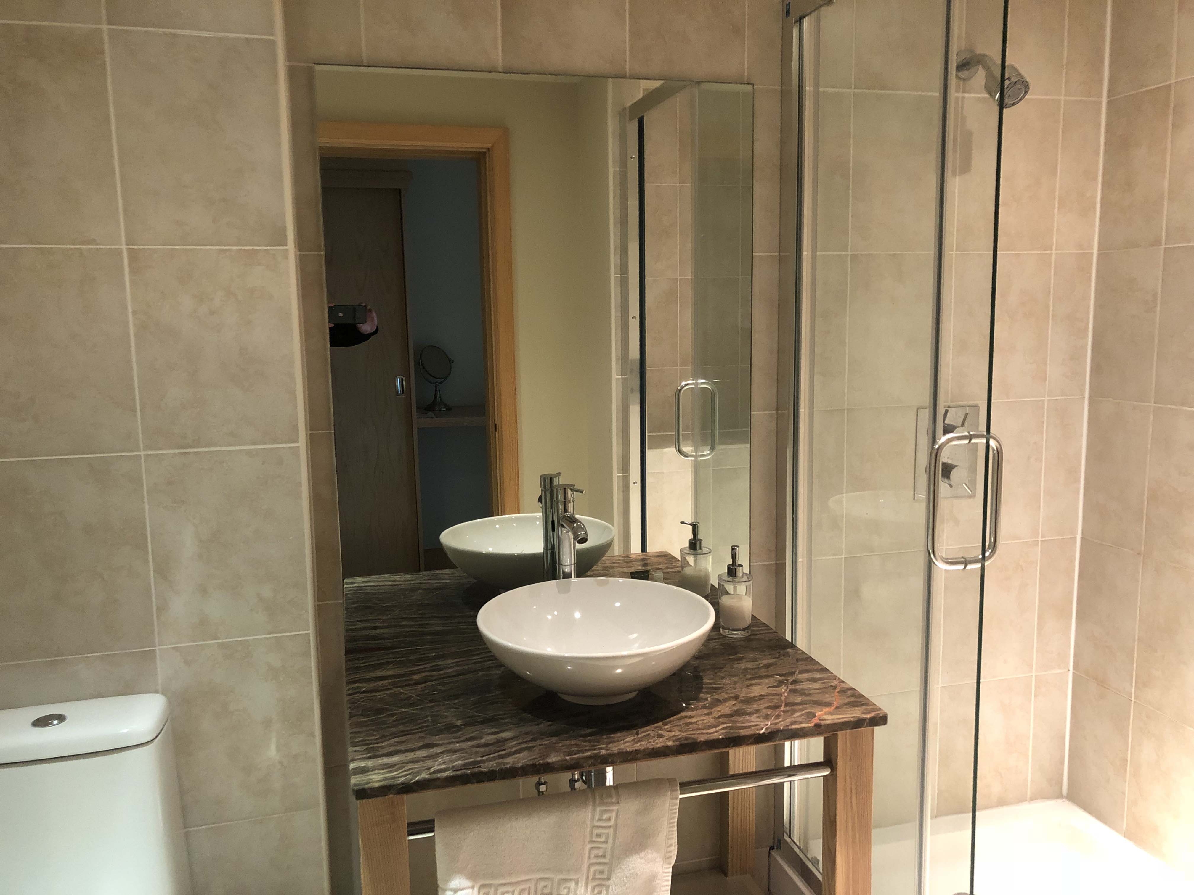 Large Single Room - Image 3